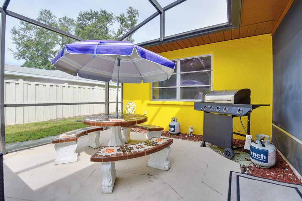 Outdoor Dining Area | Gas Grill
