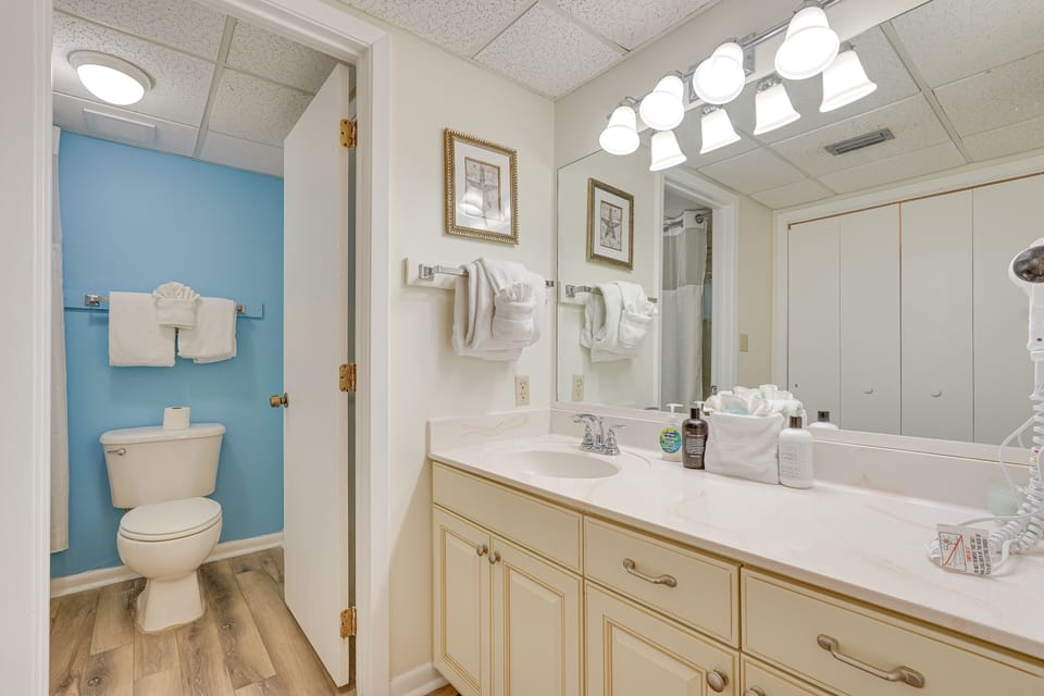 En-Suite Bathroom | Complimentary Toiletries