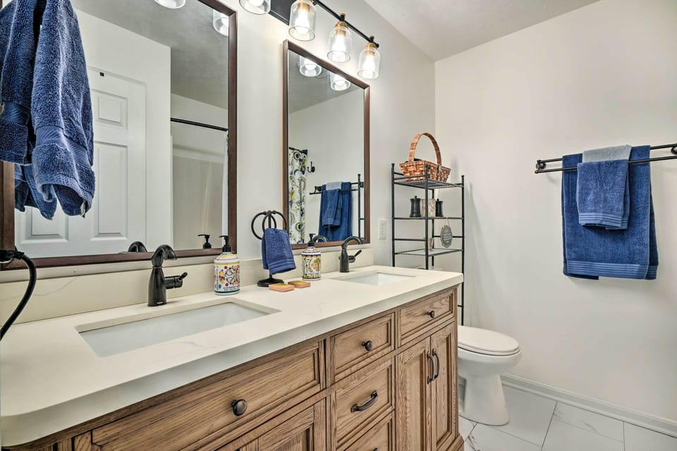 En-Suite Bathroom | Towels Provided
