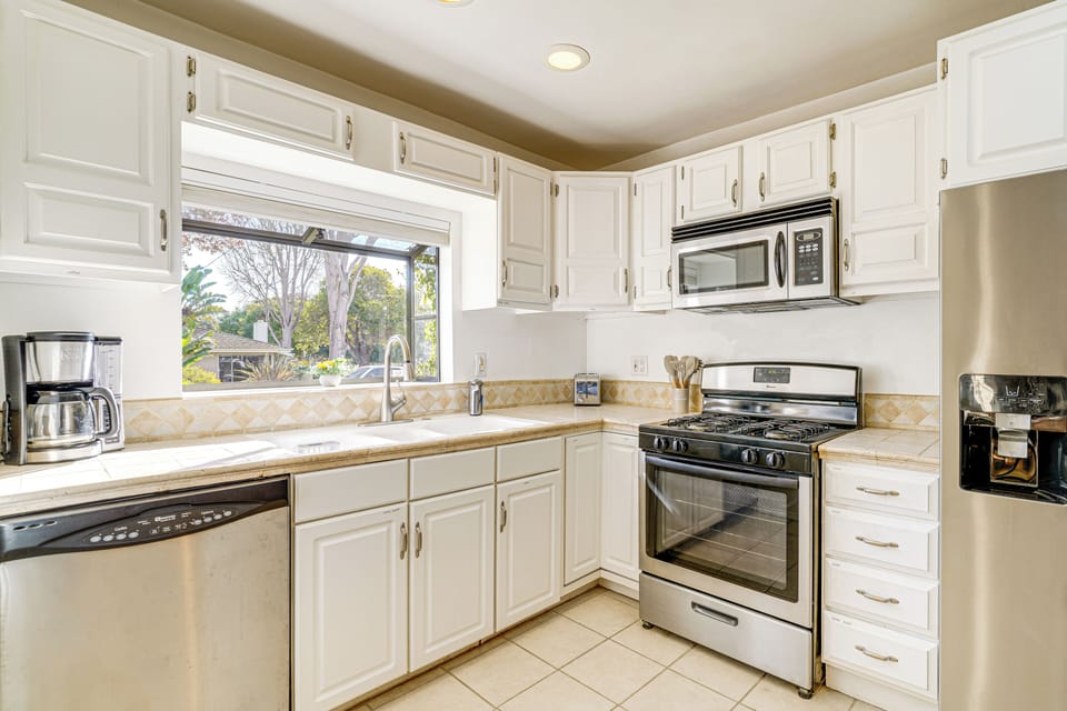 Kitchen | Cooking Basics | Paper Towels/Trash Bags Provided
