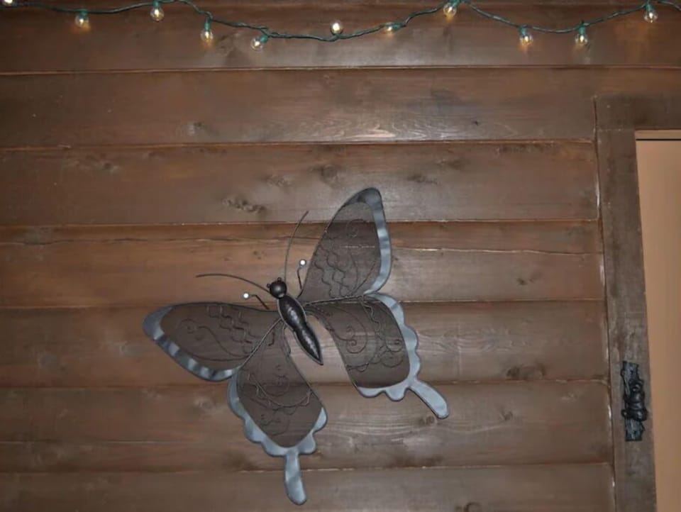 Decor on screened-in porch at entrance.