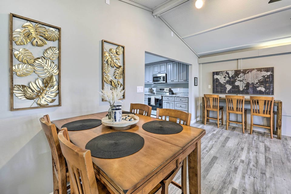 Dining Area | Dishware & Flatware Provided
