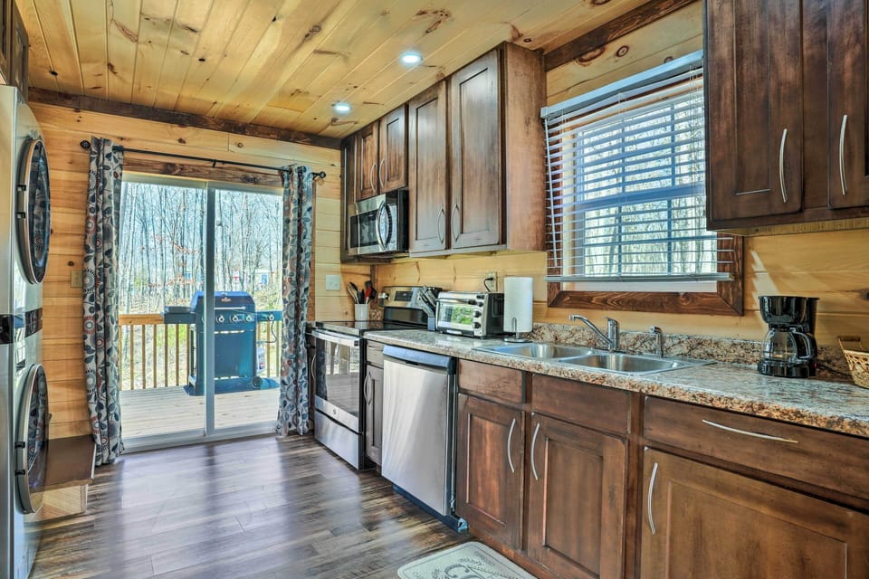Kitchen | 1st Floor | Blender | Drip & Keurig Coffee Makers