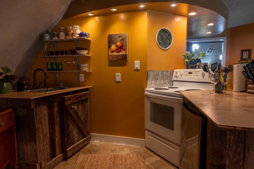 Stove, oven, mini fridge, microwave, sink, Keurig coffee machine, Keurig coffee, cream, tea, and sugar included for every guest.