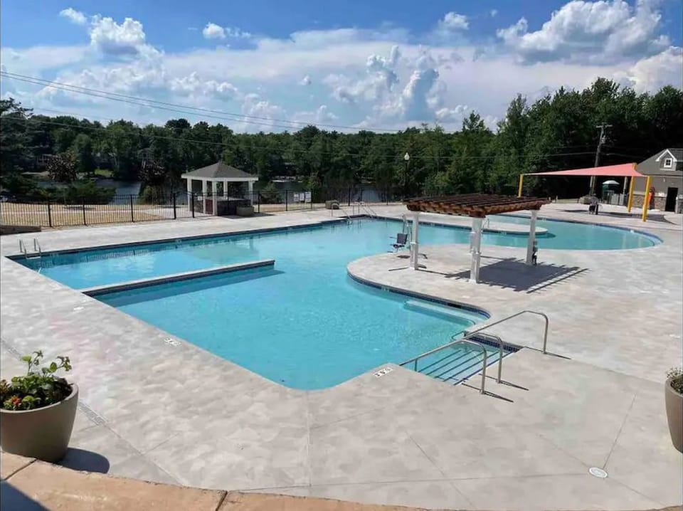 E pool