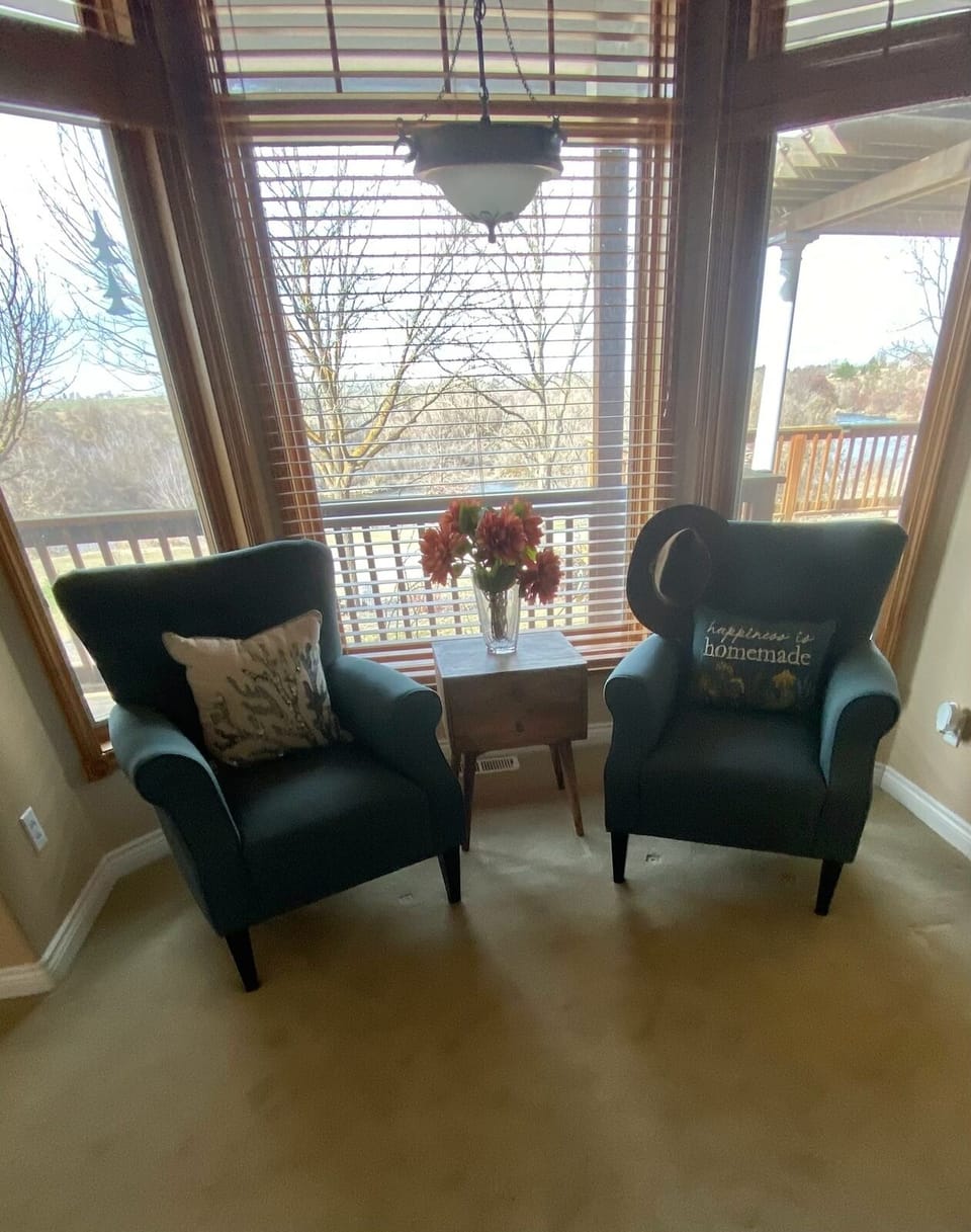 Master Bedroom, Sitting Area