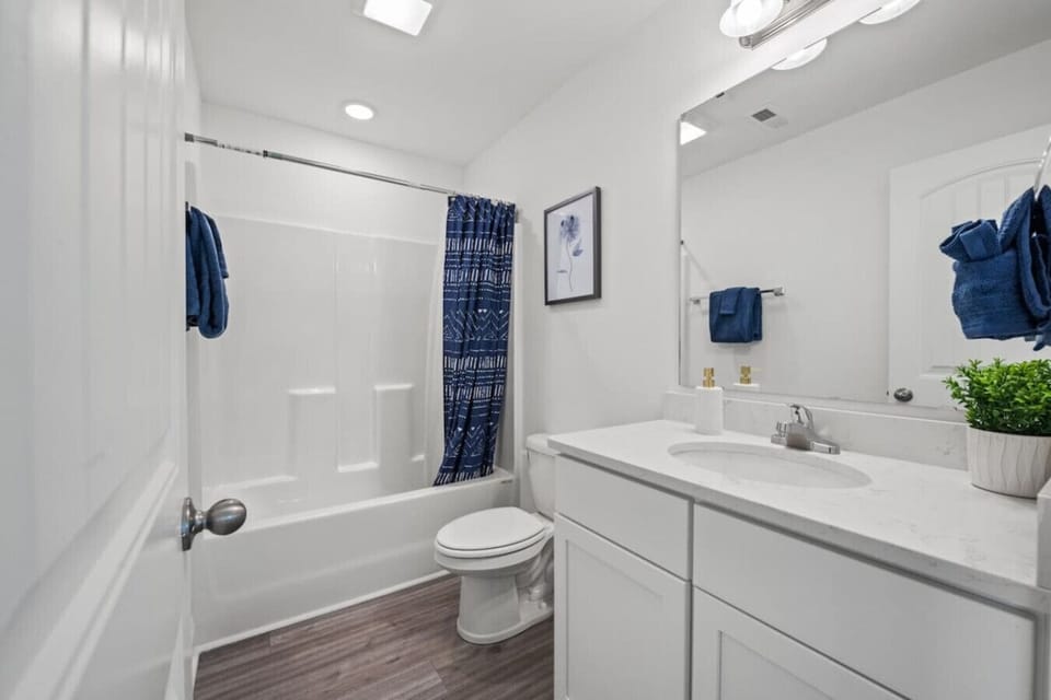 Upper-level bathroom with full tub & functional, modern layout