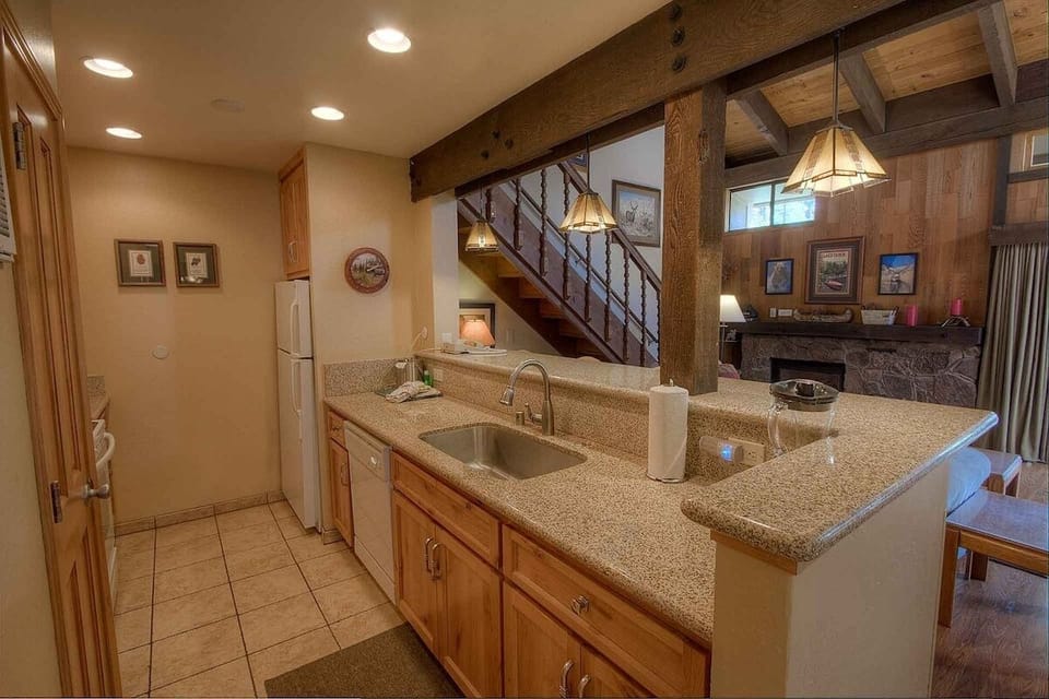 Condo, 3 Bedrooms | Private kitchen | Coffee/tea maker, fridge, toaster