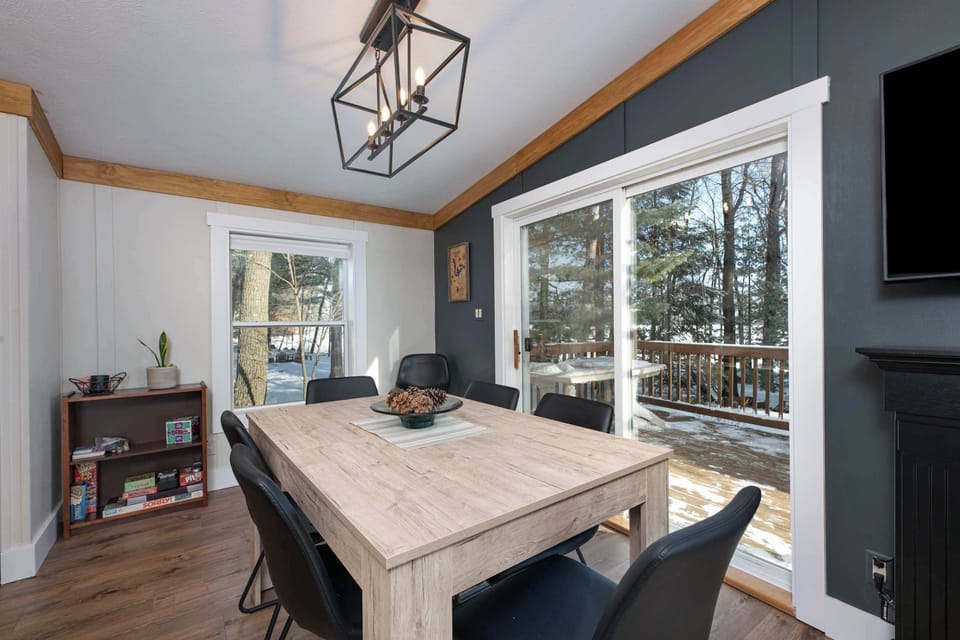 Dining table seats 6