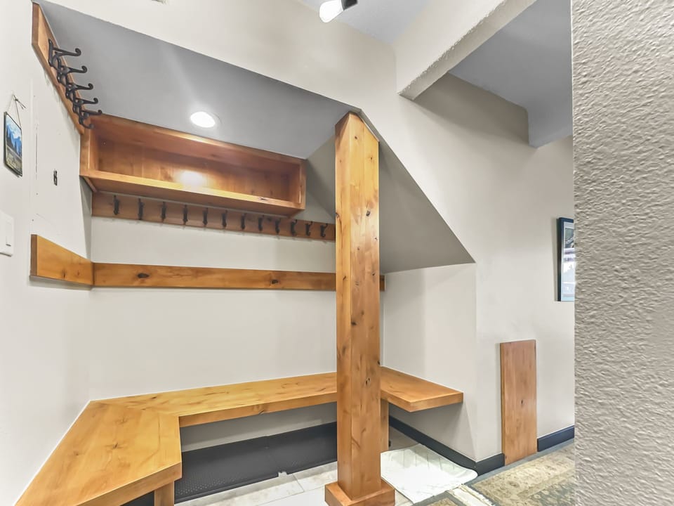 Condo, 3 Bedrooms | Interior
