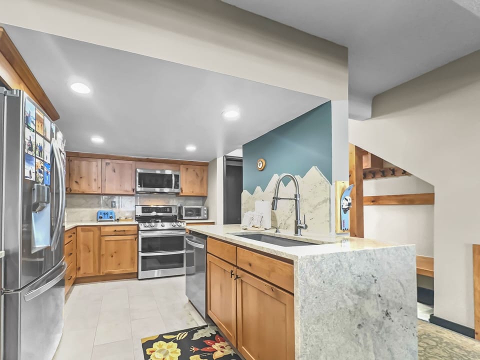 Condo, 3 Bedrooms | Private kitchen | Fridge, oven, coffee/tea maker, toaster