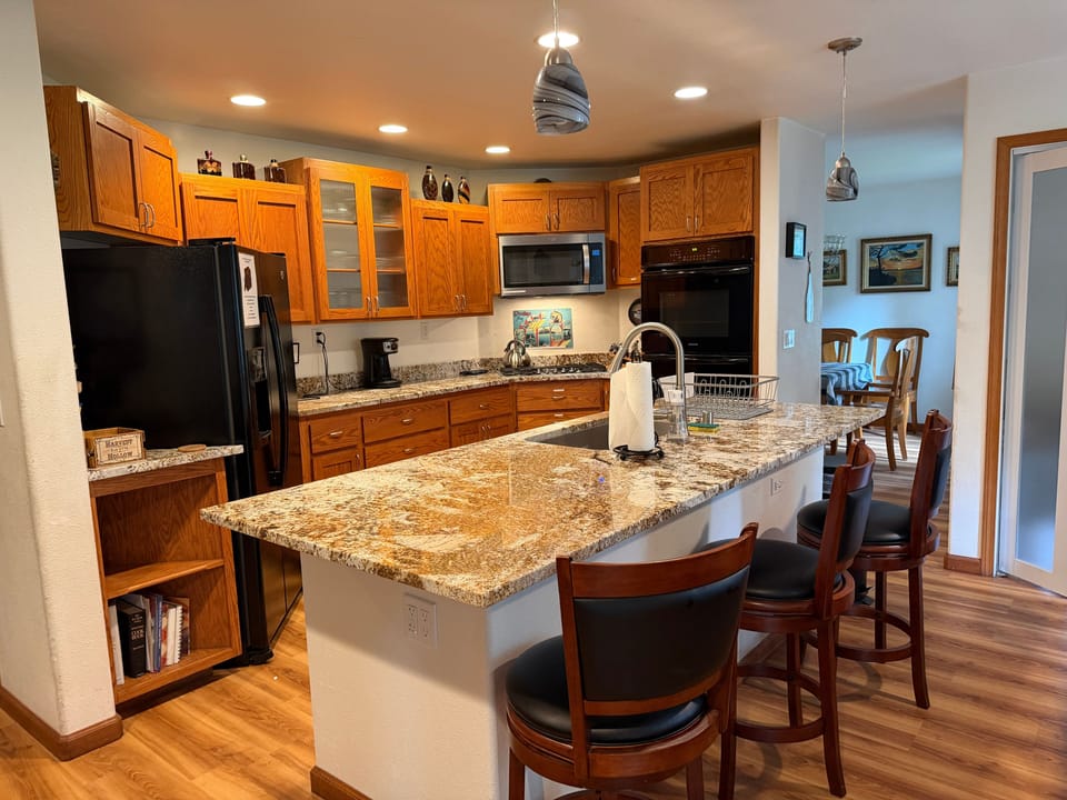 House, 4 Bedrooms | Private kitchen | Coffee/tea maker, fridge, toaster