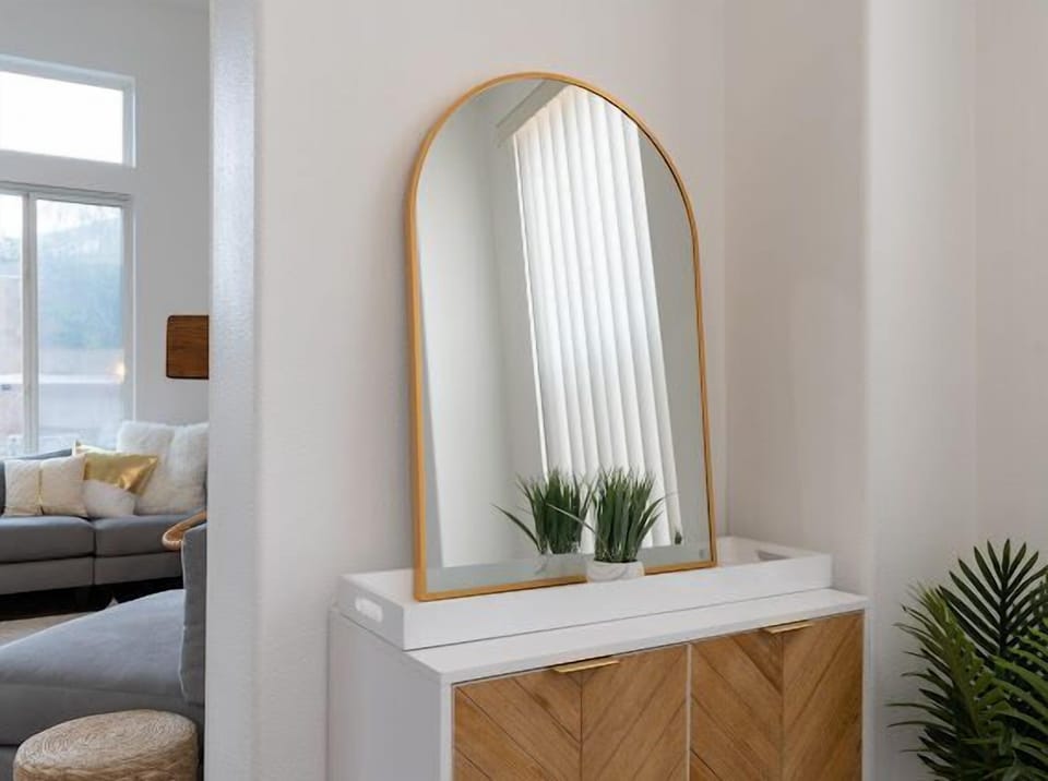 Entry way - feel the luxury when you walk into the high ceilings+modern decor