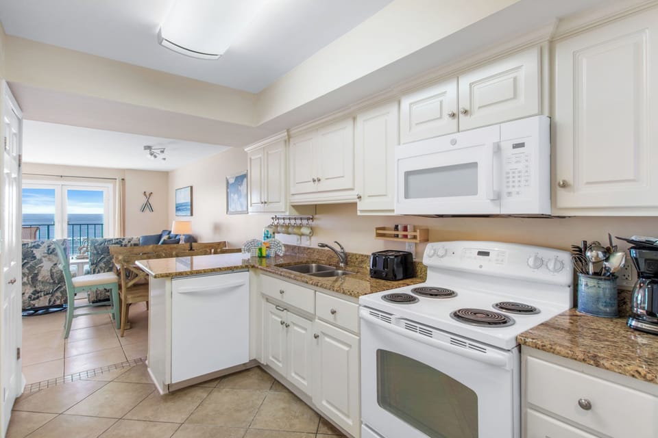 Signature Condo, 3 Bedrooms, Balcony, Beach View | Private kitchen | Fridge, microwave, oven, stovetop