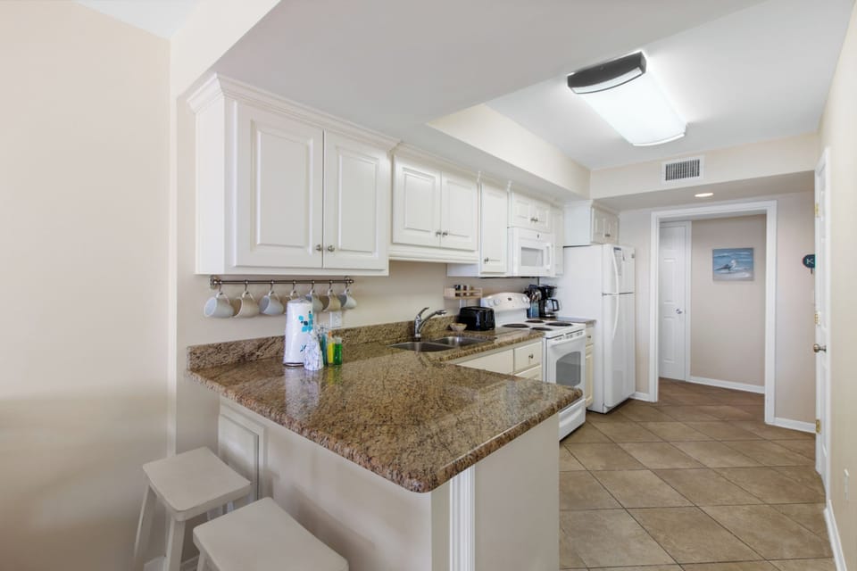 Signature Condo, 3 Bedrooms, Balcony, Beach View | Private kitchen | Fridge, microwave, oven, stovetop