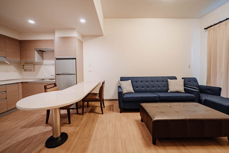 Basic Double or Twin Room | Living area | 40-inch LCD TV with cable channels, TV