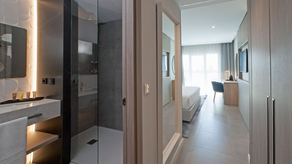 1 bedroom, down comforters, minibar, in-room safe