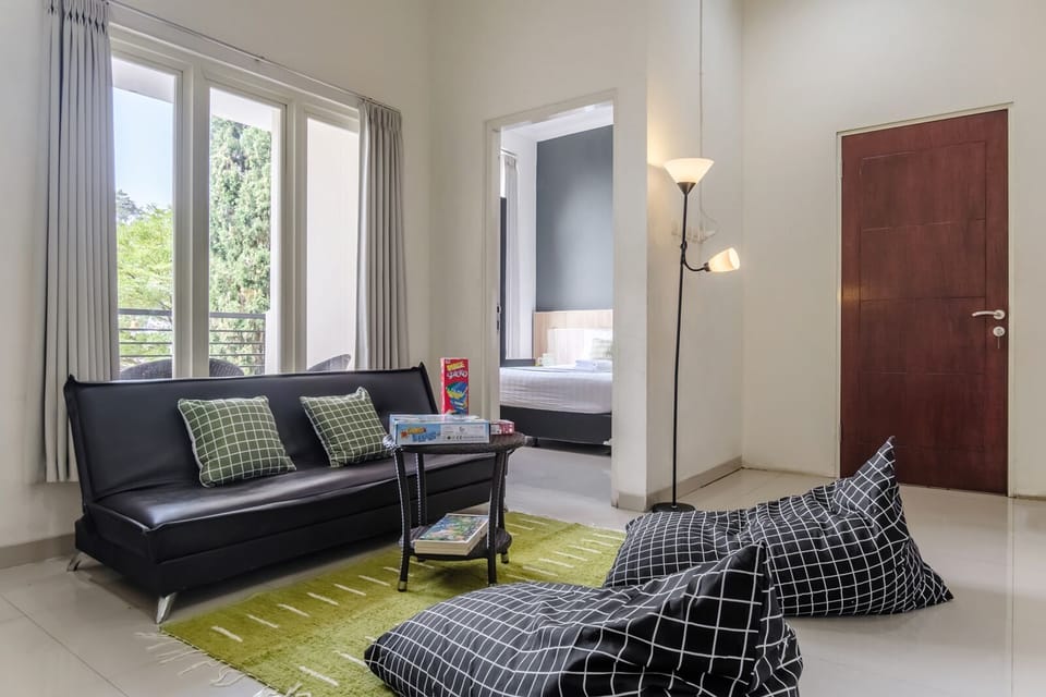 Suite | Living area | 32-inch LCD TV with digital channels, TV