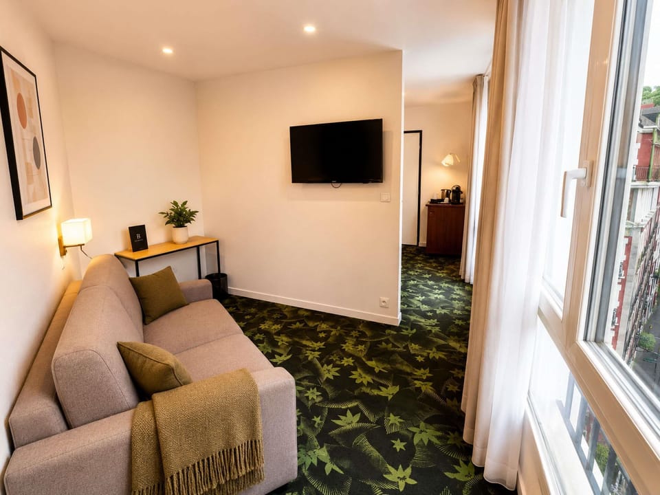 Privilege, Room | Premium bedding, minibar, in-room safe, desk