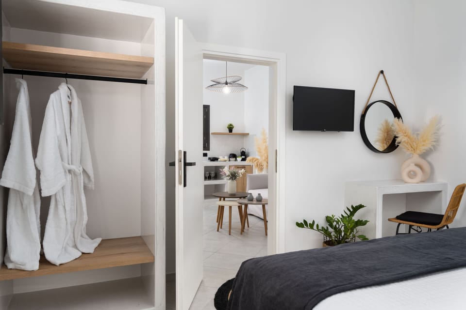 Suite, 1 Bedroom (Avgi) | 1 bedroom, soundproofing, iron/ironing board, travel crib