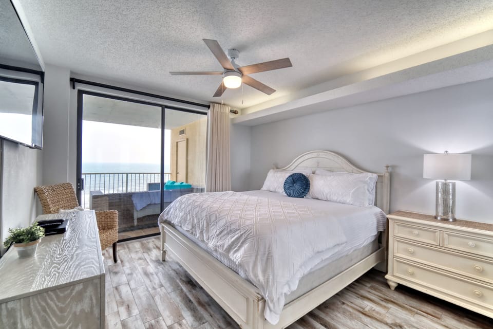 Summer House 805A. 3 Bedroom 2 bathroom, sleeps 10. Managed by Island Rentals.
