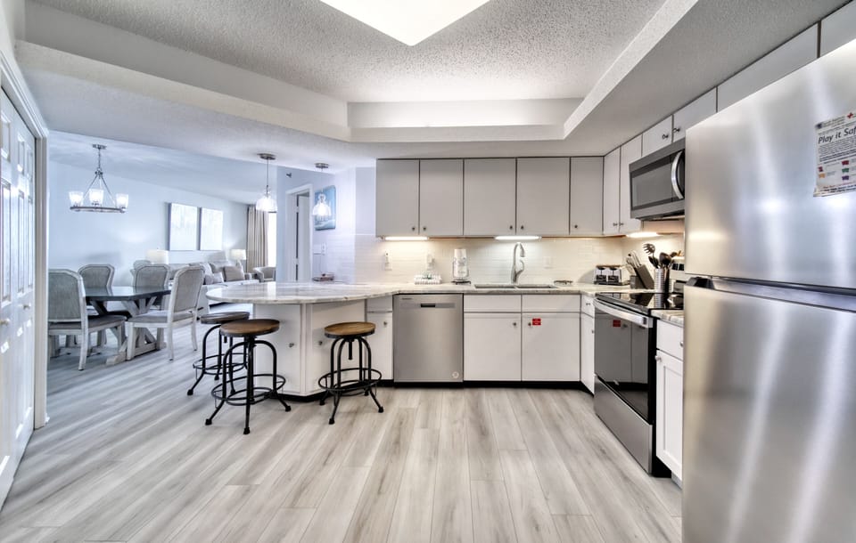 Summer House 805A. 3 Bedroom 2 bathroom, sleeps 10. Managed by Island Rentals.