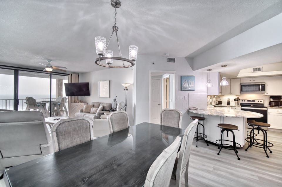 Summer House 805A. 3 Bedroom 2 bathroom, sleeps 10. Managed by Island Rentals.