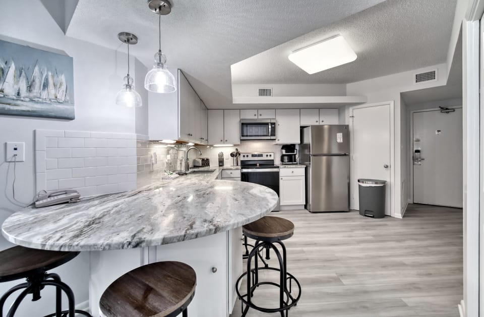 Summer House 805A. 3 Bedroom 2 bathroom, sleeps 10. Managed by Island Rentals.