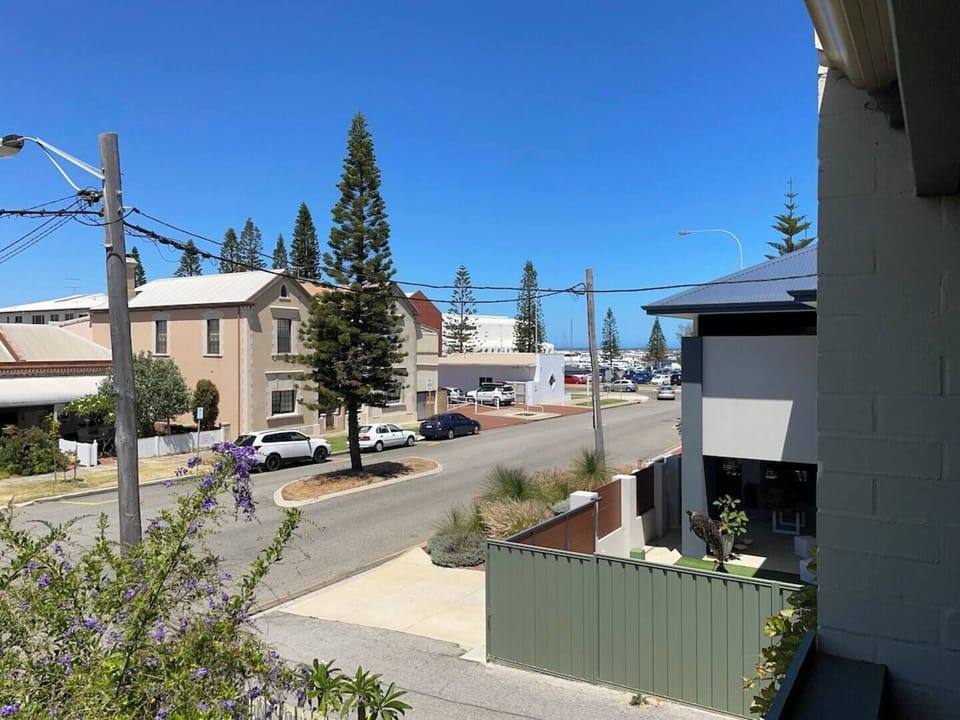 View from the Balcony looking out towards the Harbour and Marina. Walk into Fremantle within 5 minutes