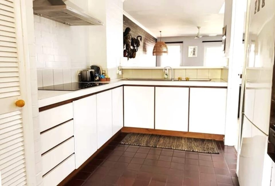 Kitchen Fully equipped with Dishwasher