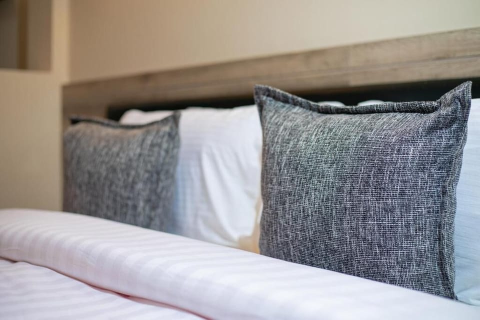 Egyptian cotton sheets, premium bedding, Tempur-Pedic beds, minibar
