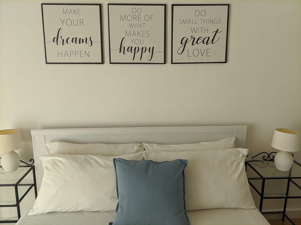 Deluxe Room | Down comforters, pillowtop beds, minibar, in-room safe