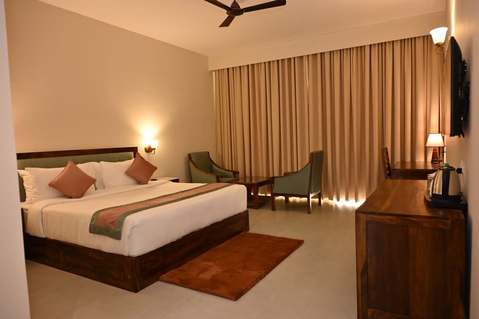 Room, 1 King Bed, Balcony, Garden View | Premium bedding, down comforters, Select Comfort beds, minibar