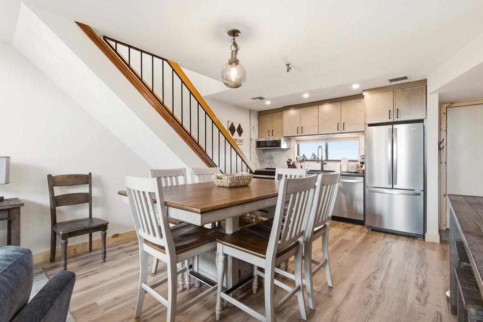 Condo, 1 Bedroom | Dining