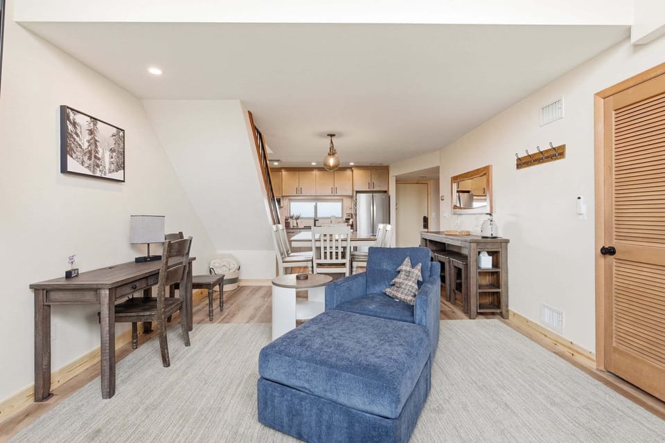 Condo, 1 Bedroom | Living area