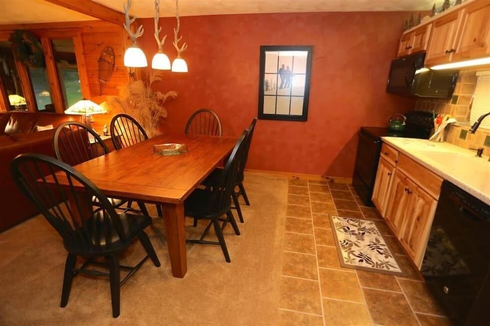 Condo, 3 Bedrooms | Dining