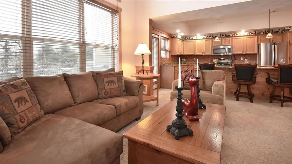 Condo, 4 Bedrooms | Living area