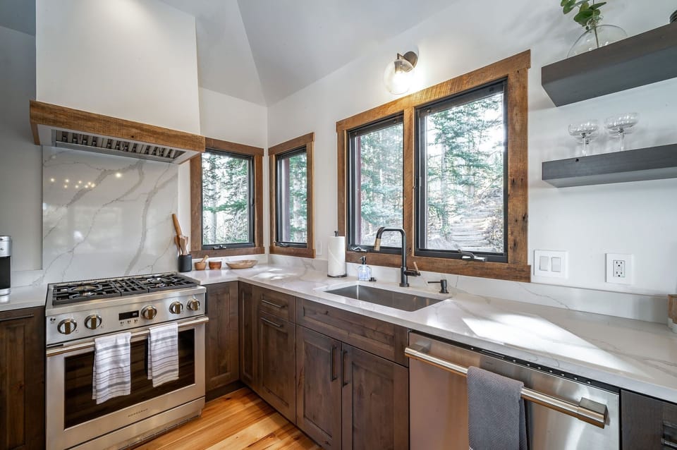 House, 4 Bedrooms | Private kitchen | Coffee/tea maker, fridge, oven, dishwasher