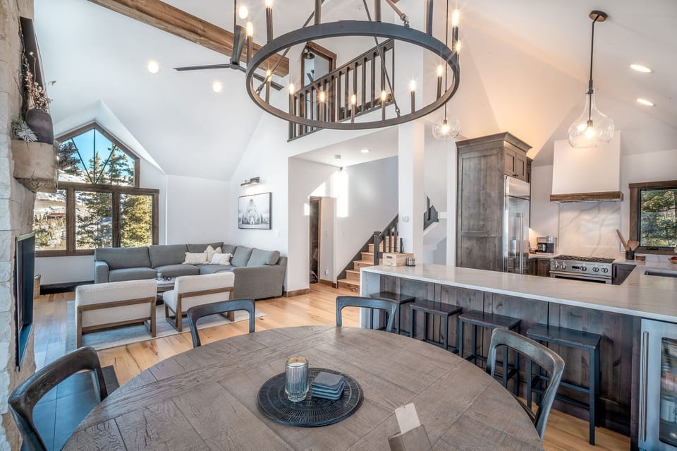 House, 4 Bedrooms | Dining