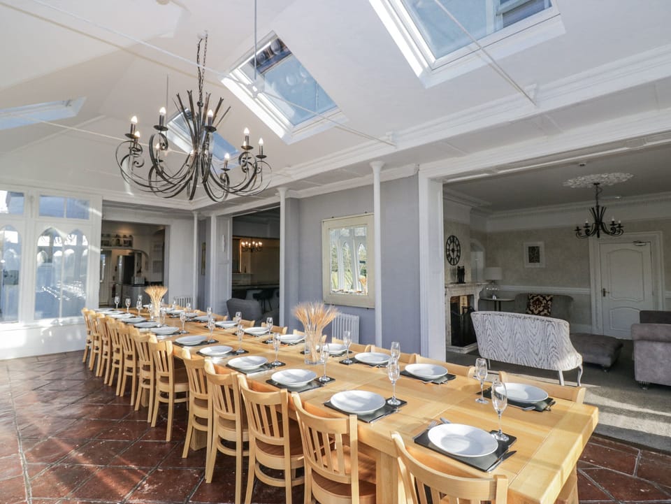Cottage | Dining