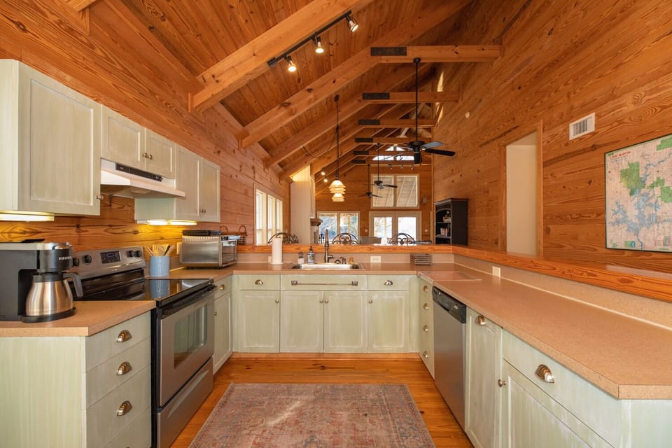 Geaux Tide provides all the amenities needed for meal prep. 