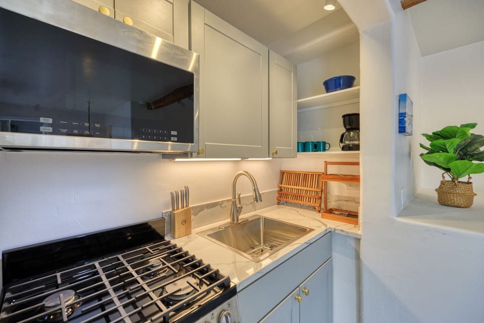 108MT-Lower Kitchen