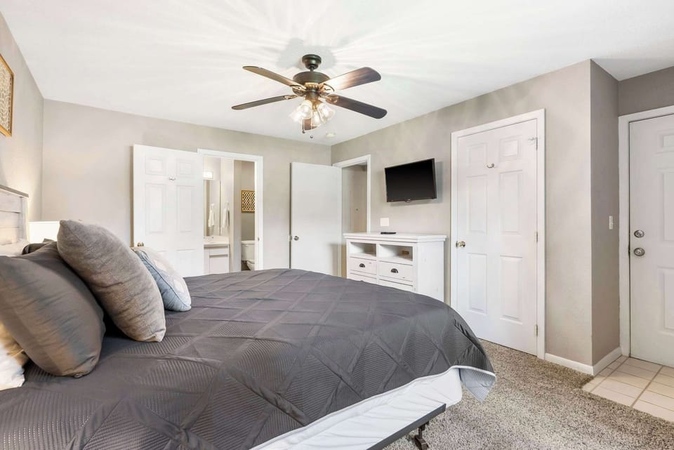 Golf View Escape - Holiday Hills Branson - Golf - Outdoor Pools Apartment in Hollister