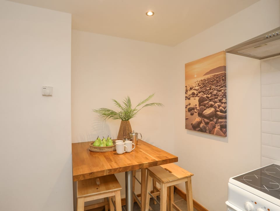 Cottage | Dining
