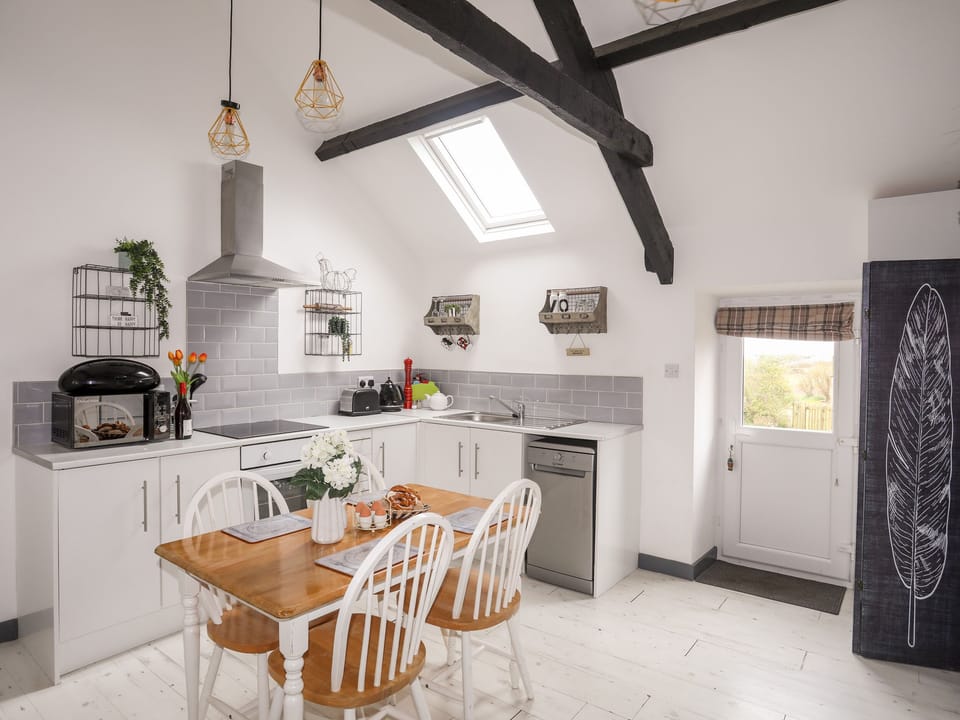 Cottage | Private kitchen | Fridge, dishwasher, electric kettle, toaster