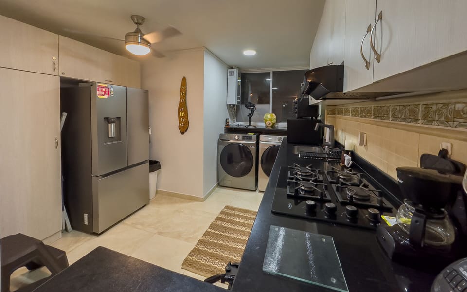Full Kitchen w/W&D
