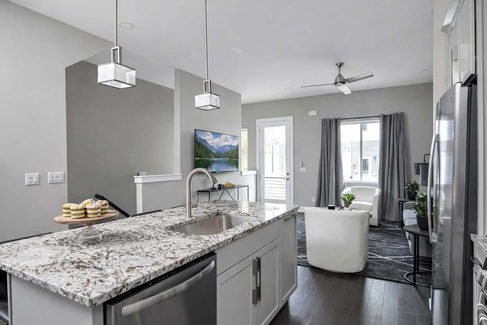 Chill and drink in our kitchen island while waiting for your food to be cooked!