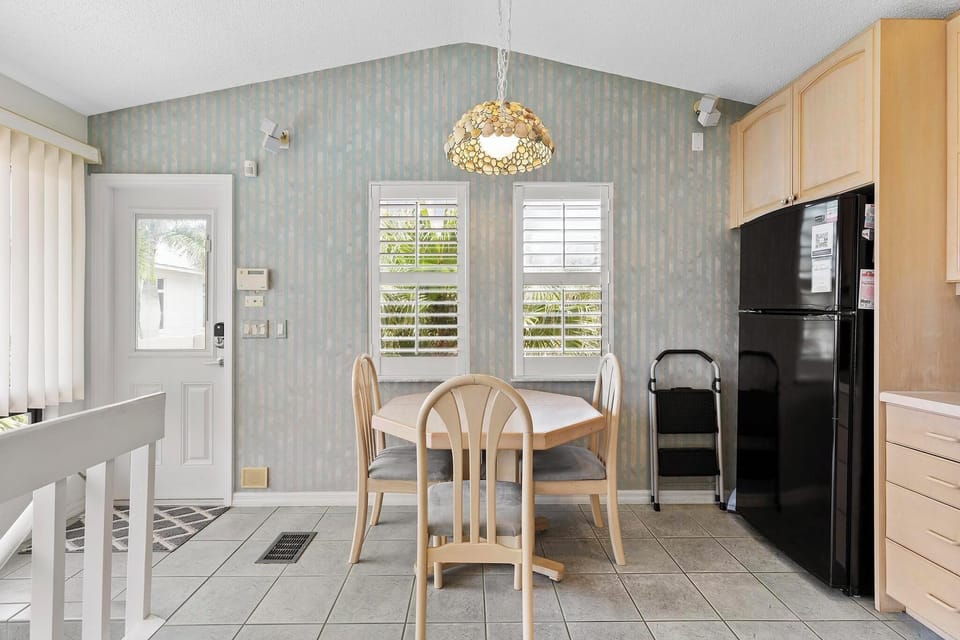 Eat-in Kitchen