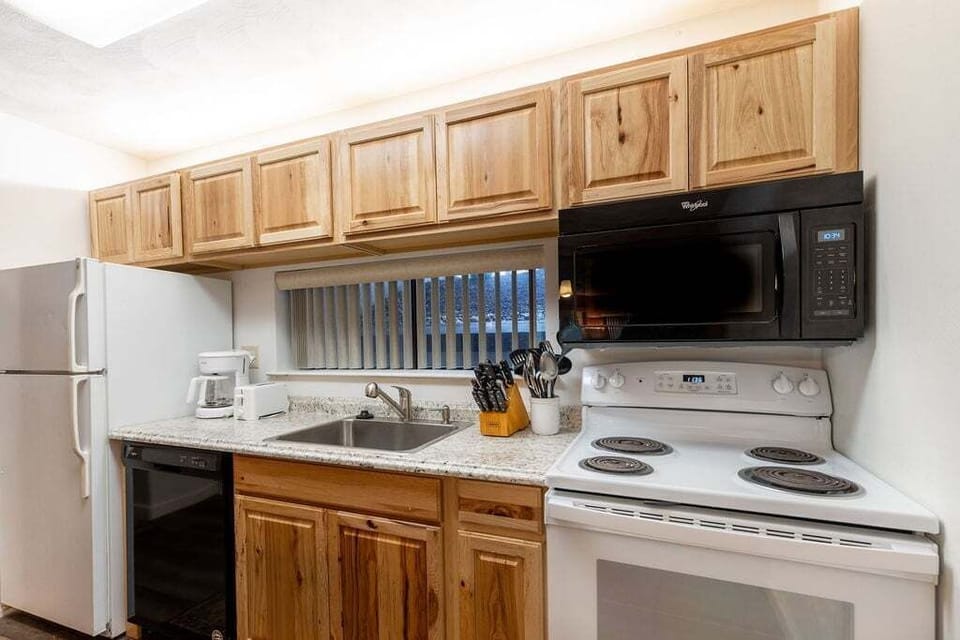 Indoors, Microwave, Oven, Kitchen, Sink