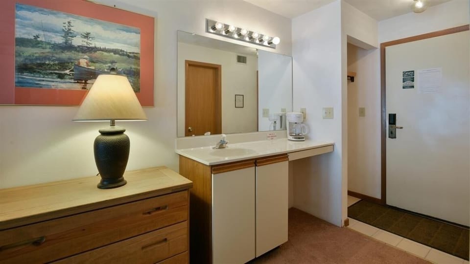 Lamp, Indoors, Table Lamp, Sink, Sink Faucet